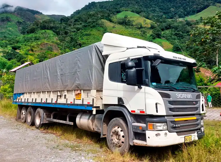 Camión Scania P410 8X4